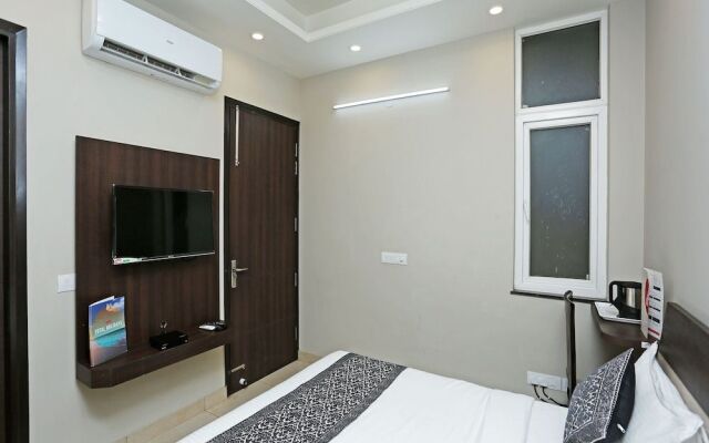 Capital O 17150 Hotel Silver Royal