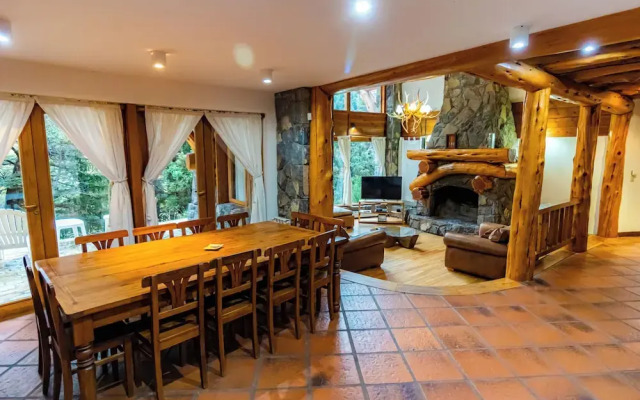 Amazing 4 Bedroom Chalet Villa Traful VT1 by Apartments Bariloche