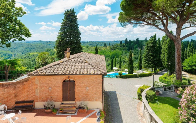 Rustic Apartment in San Miniato with Swimming Pool