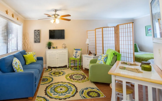 Holiday Hideaway condo