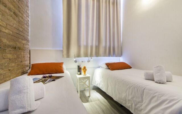 Happy People Sagrada Familia