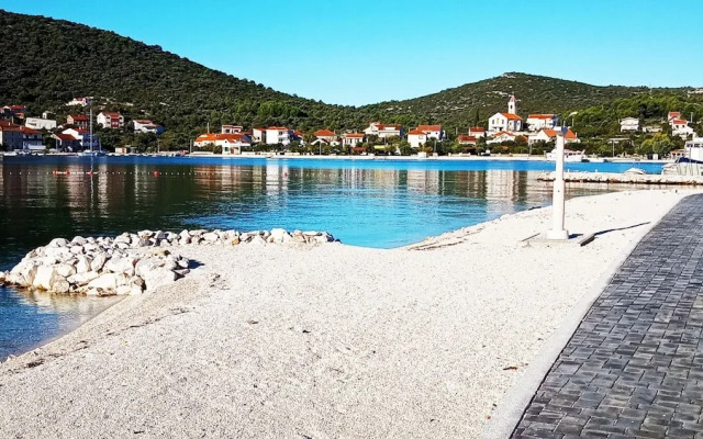 Neve - 30 m From sea - H