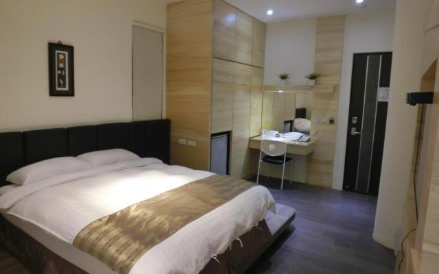 Happy Hotel