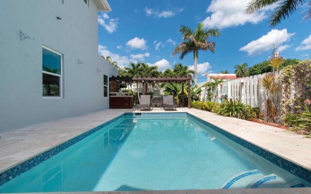 Hollywood Dream House - 5 Bedroom with Heated Pool