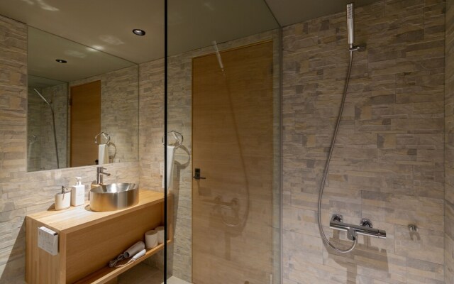 Hideaway on Escarpment by H2 Life