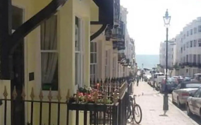Cross Street Guesthouse & B & B