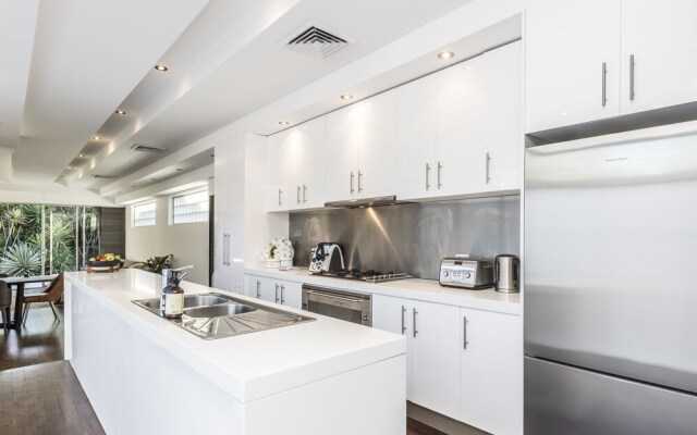 Coogee Luxury Home with Salt Water Pool & Parking