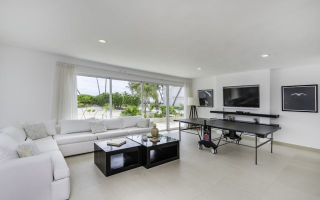 Luxury beachfront villa in Los Corales