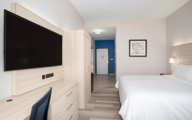 Holiday Inn Express & Suites Phoenix - Glendale Sports Dist by IHG