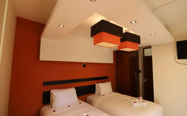 Capac Hotel II