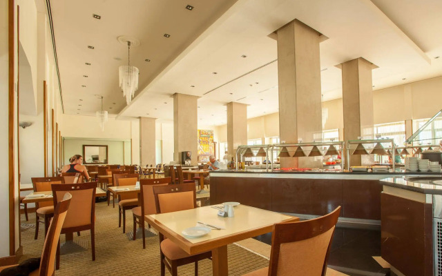 Crown Resorts Horizon Hotel