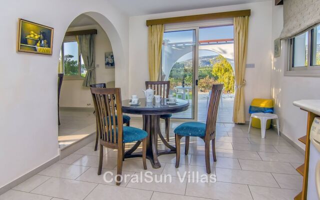 Amazing Pool, Complete Privacy, Amenities and Beach Nearby