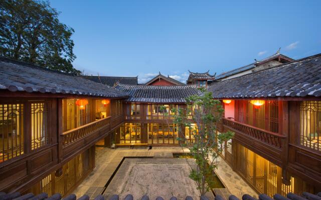 Lijiang Banxicaotang Inn