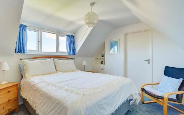 Cozy Holiday Home in Widemouth Bay With Large Garden