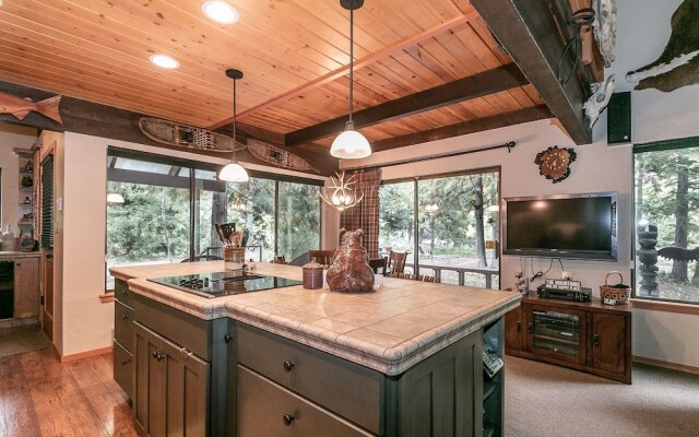 Papa Bear's River Cabin