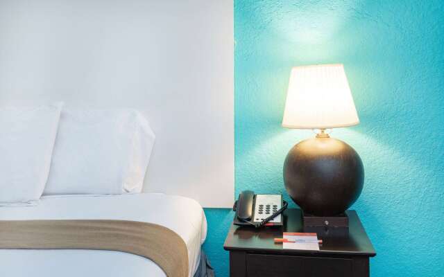 Howard Johnson by Wyndham Houston Hobby Airport