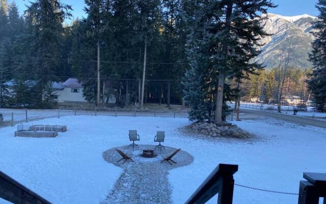 Gudjonson Getaway - 2 bed 2 bath Cabin