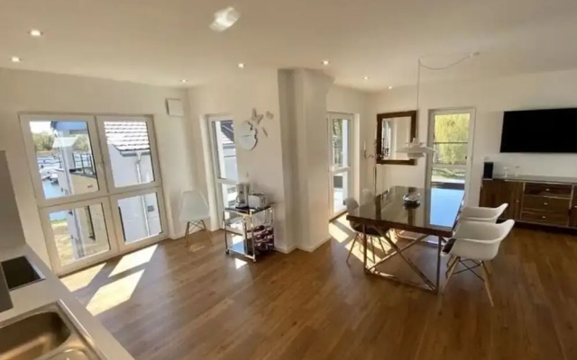 "penthouse Apartment on the Water"