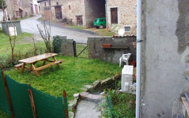 House With 2 Bedrooms in Valprivas, With Enclosed Garden