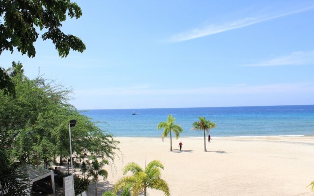 Laiya White Cove Beach Resort