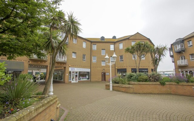 Portside Apartment Parking by Brighton Holiday Lets