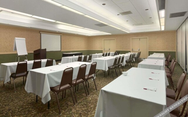 Ramada Burlington Hotel & Conference Center