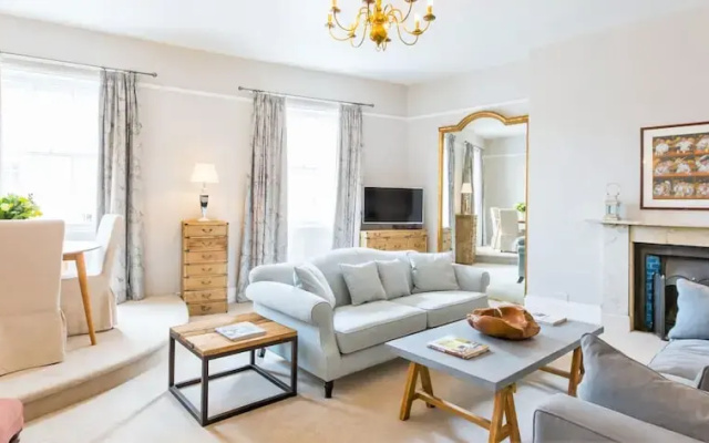 Luxury Apartments - Queen Circus