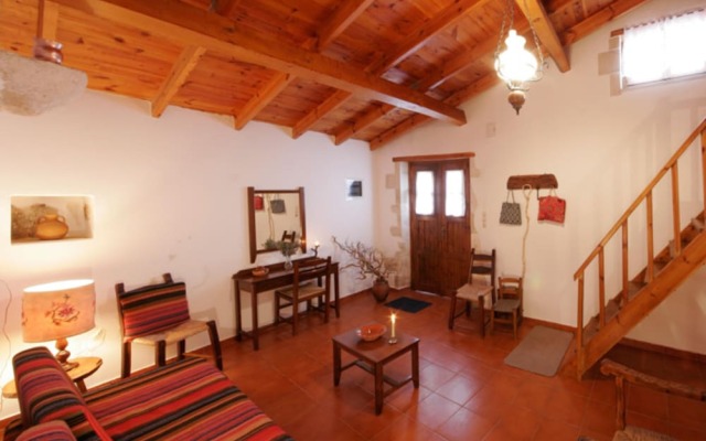 Fenareti Village House