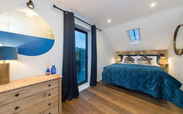 Stone Lodge