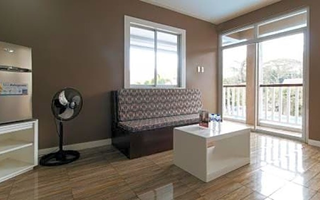RedDoorz Premium at Trece Indang Road