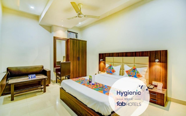 Fabhotel Solitaire Inn