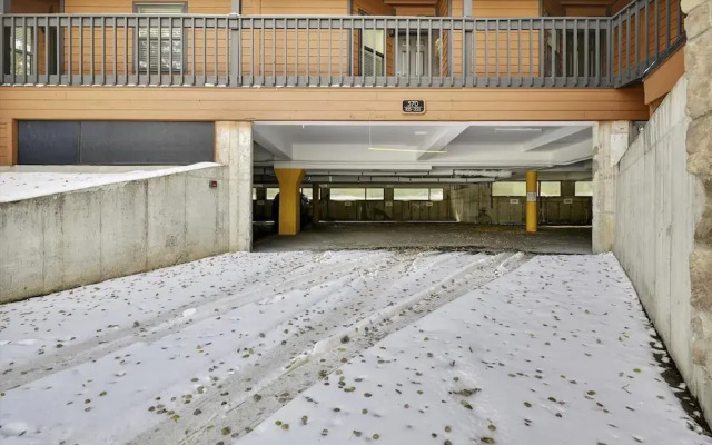 Mountainside  155a 2 Bedroom Condo by RedAwning