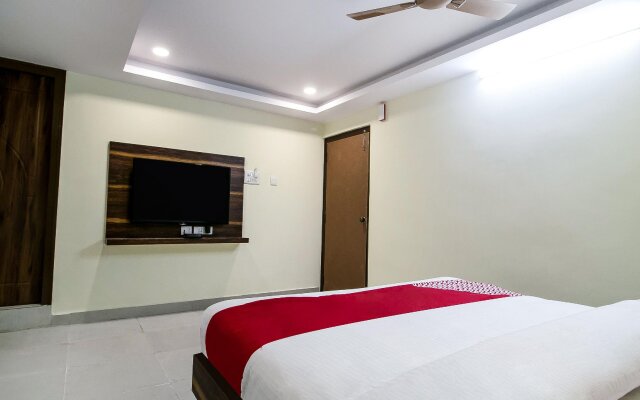 OYO 11842 Hotel Sri Sai Grand Inn