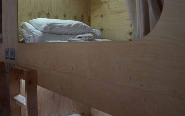 The Style Capsule Guesthouse - Hostel