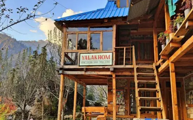 Yalakhom