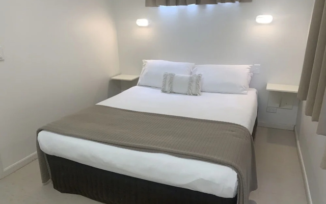 Beachfront Hallidays Point – Guest Rooms – Red Head