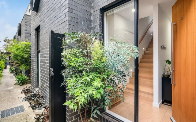 Chic Home With BBQ & Outdoor Dining