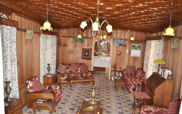 New Peony Houseboat