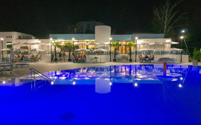 Mera Holiday Resort (Anca-Irina)