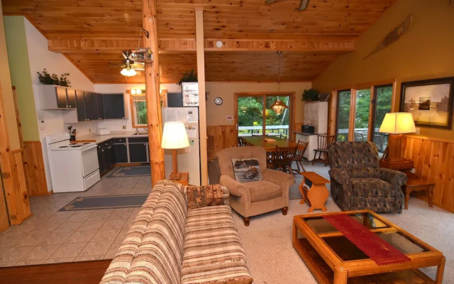 Pineview 3 Bedrooms 2 Bathrooms Condo