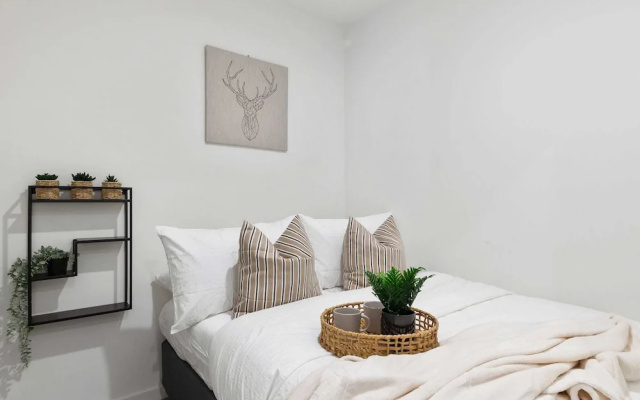 A Chic 2BR Apt Right Next to Melbourne Central – Guest Rooms – Melbourne