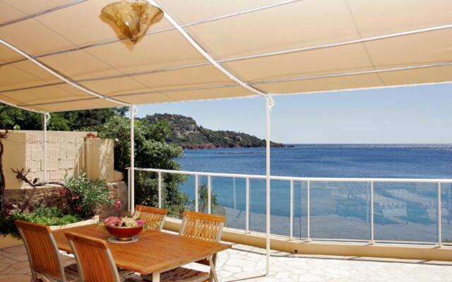 Villa With Private Beach - Villa Lou Cade