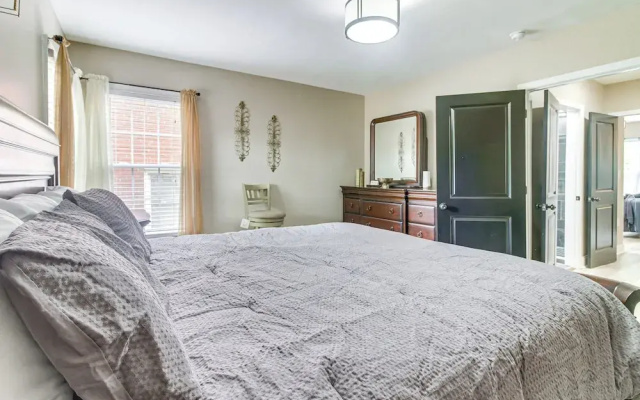 Charlotte Home w/ Yard - Near Spectrum Center!