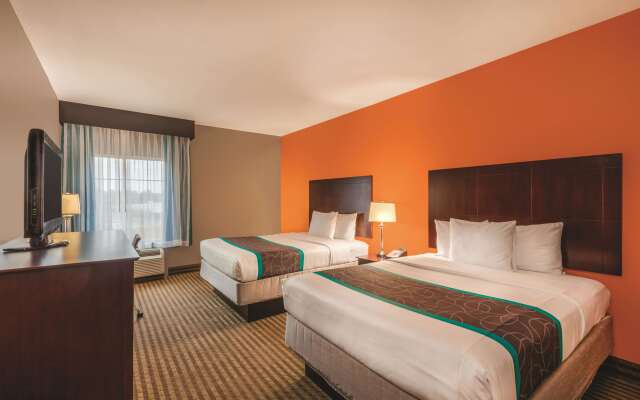 La Quinta Inn & Suites by Wyndham Houston Bush Intl Airpt E