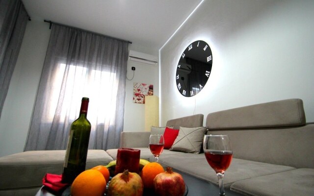 Downtown Stylish Nest