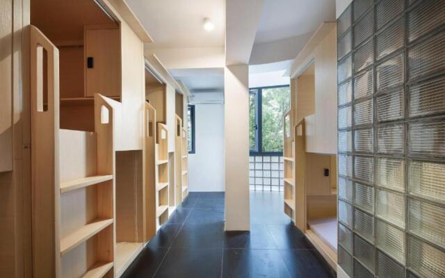 WEFLOW Hostel