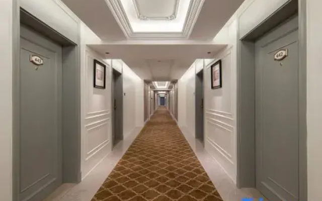 Vienna International Hotel (Longquan Square, Guangdong Pharmaceutical University Branch)
