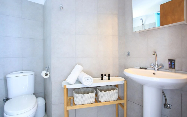 Villa With 180 Degree Sea View - Sleeps 2-6