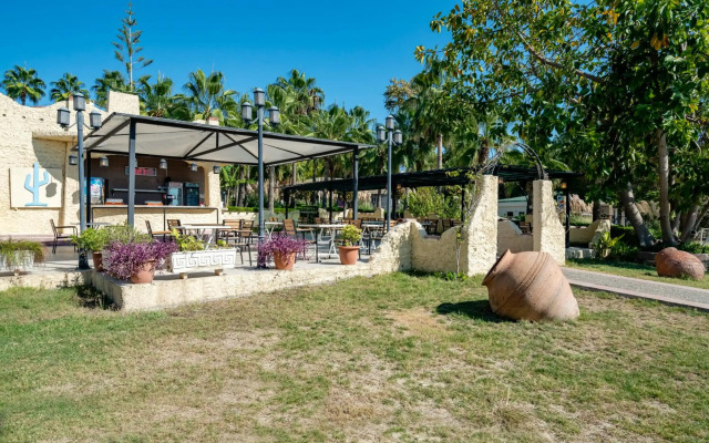 İz Flower Side Beach Hotel