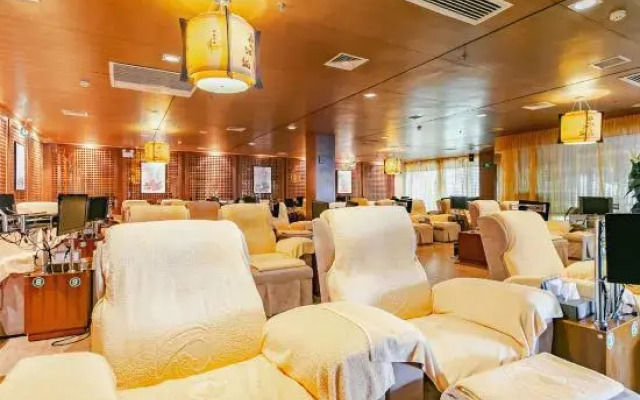 Poly Hot Spring Spa Hotel